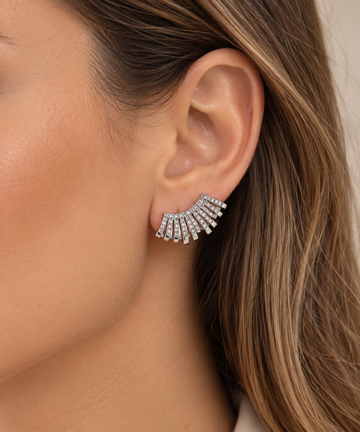 Brinco Ear Cuff Leque Cravejado