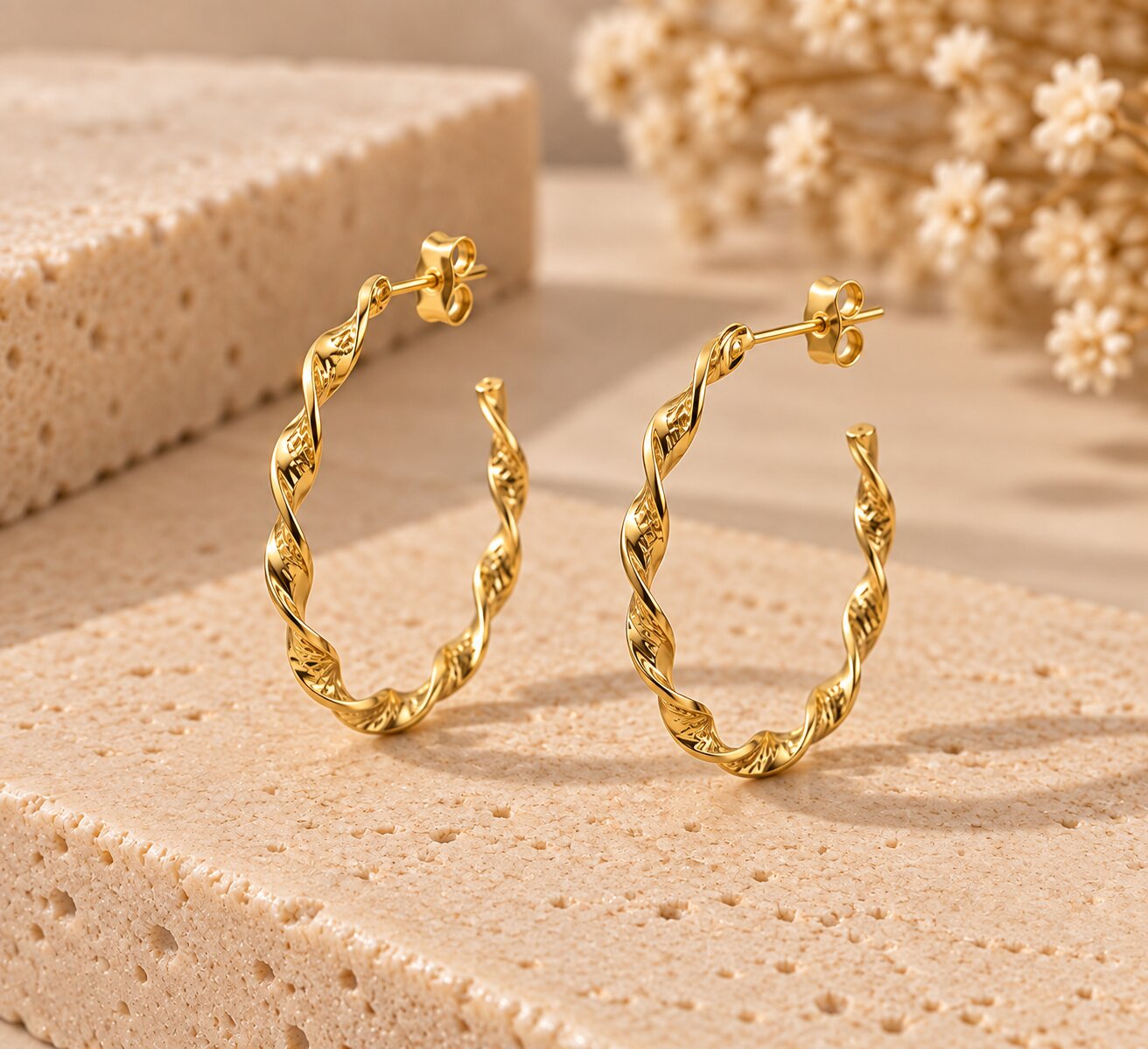 Brinco Argola Torcida Banhada a Ouro 18k
