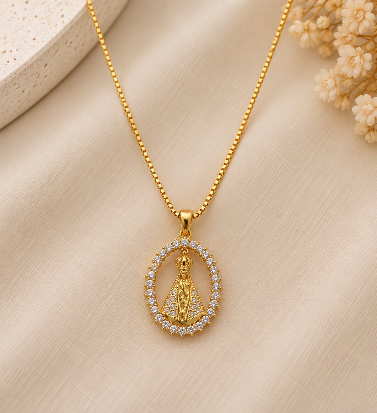 Colar Nossa Senhora Oval com Zircônias