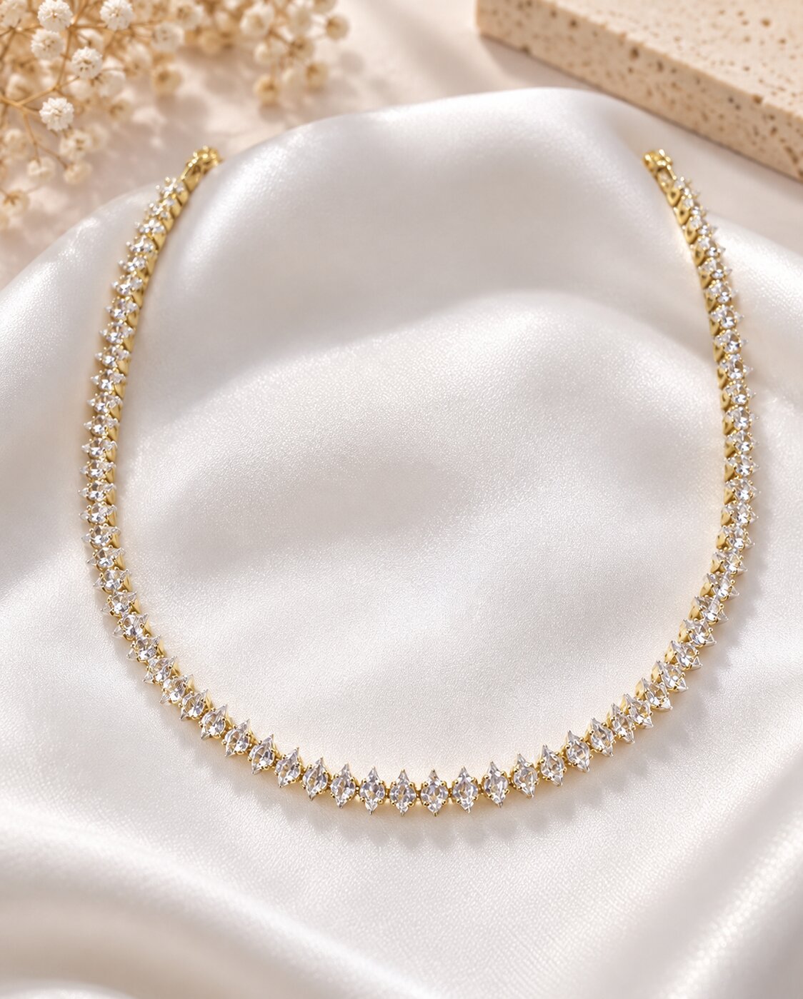 Colar Choker Riviera com zircônias Navete banhada a Ouro 18K