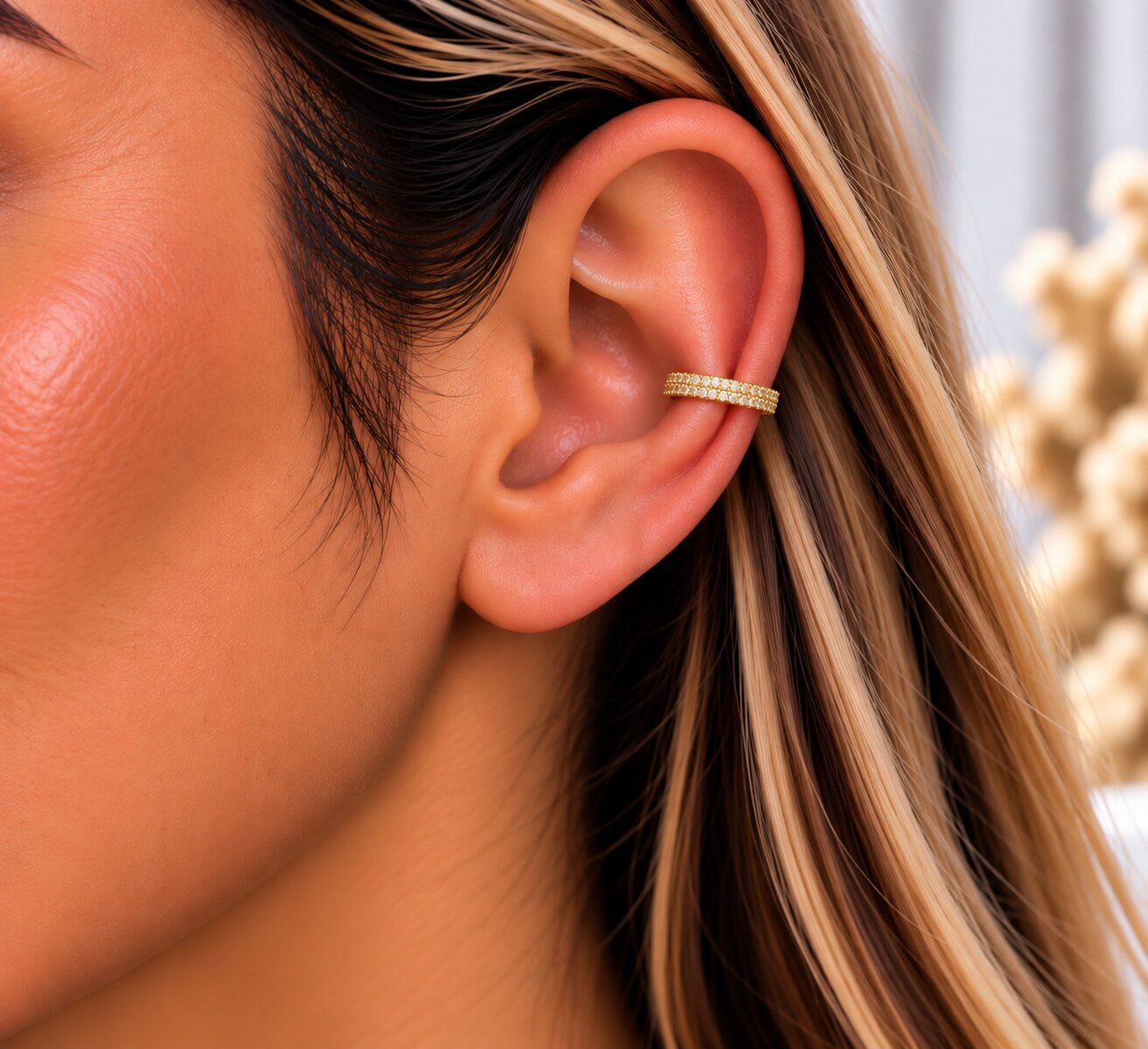 Piercing Fake Ear Cuff Dourado com Zircônias