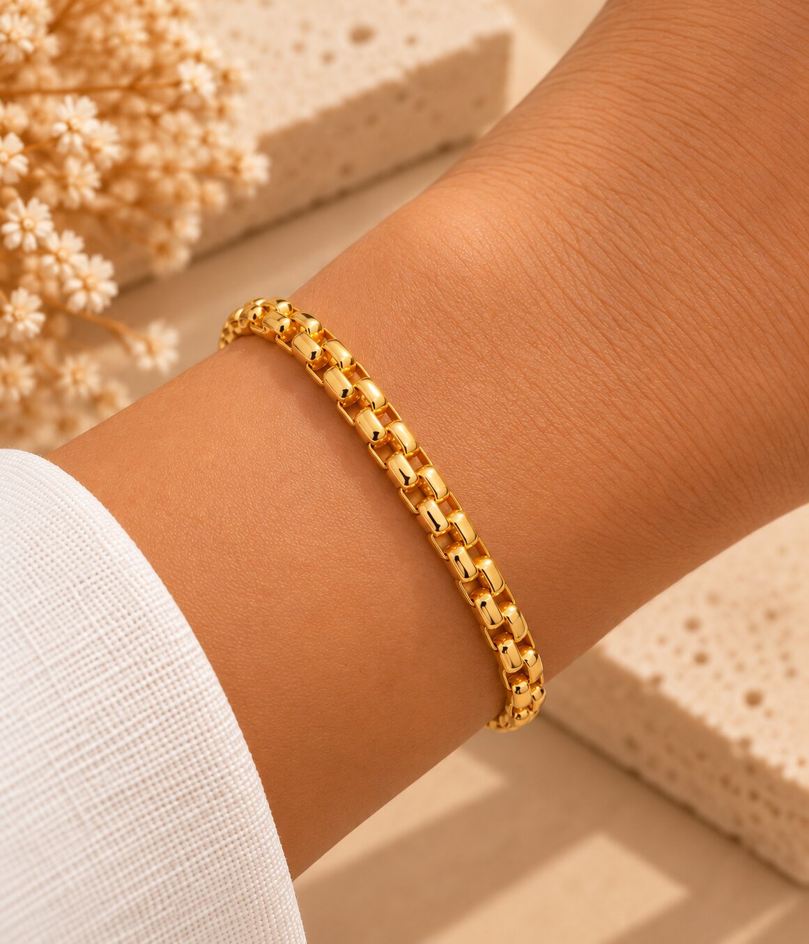 Pulseira Dourada de Elos Quadrados