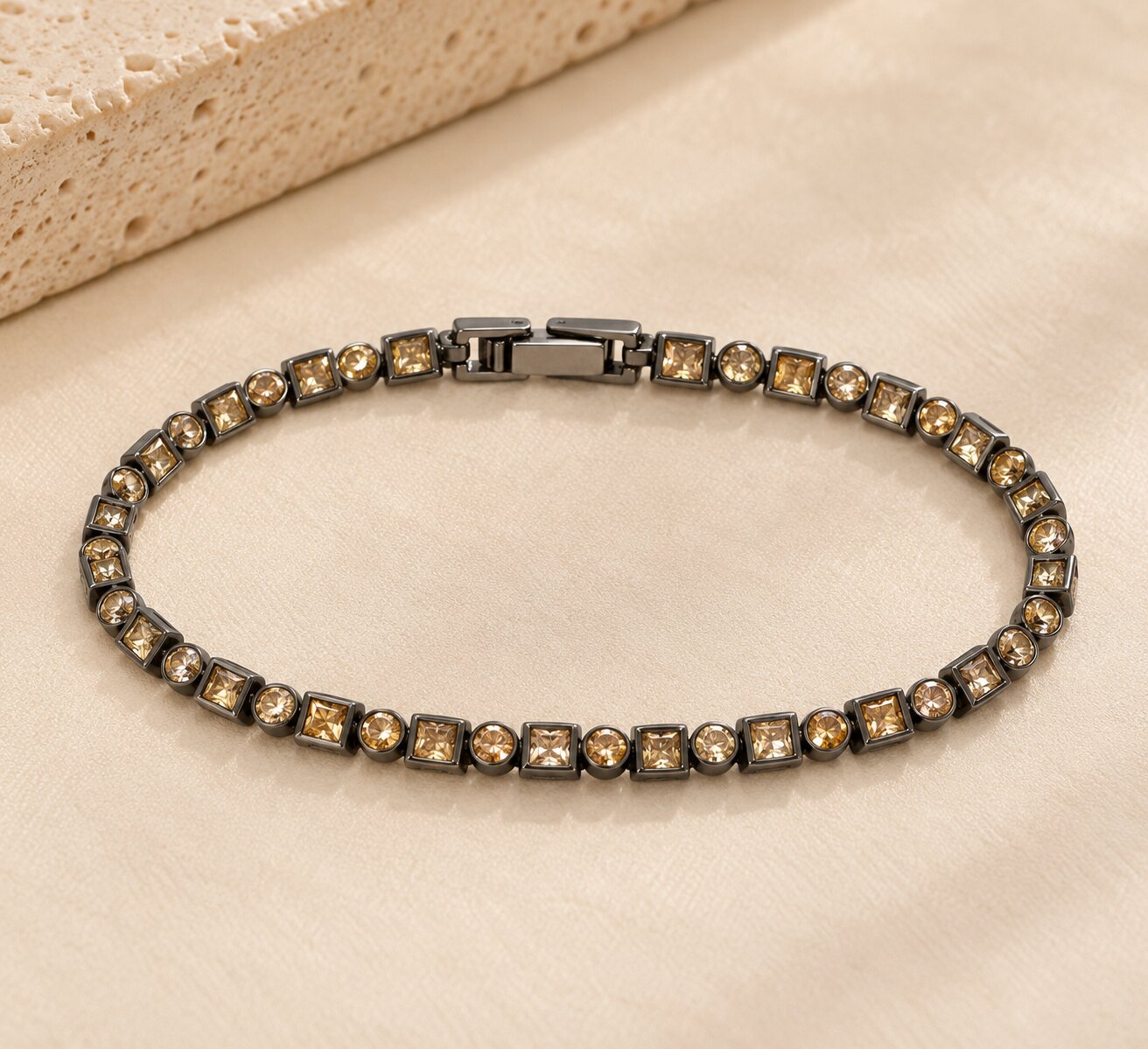Pulseira Riviera Gunmetal com Pedras Champagne