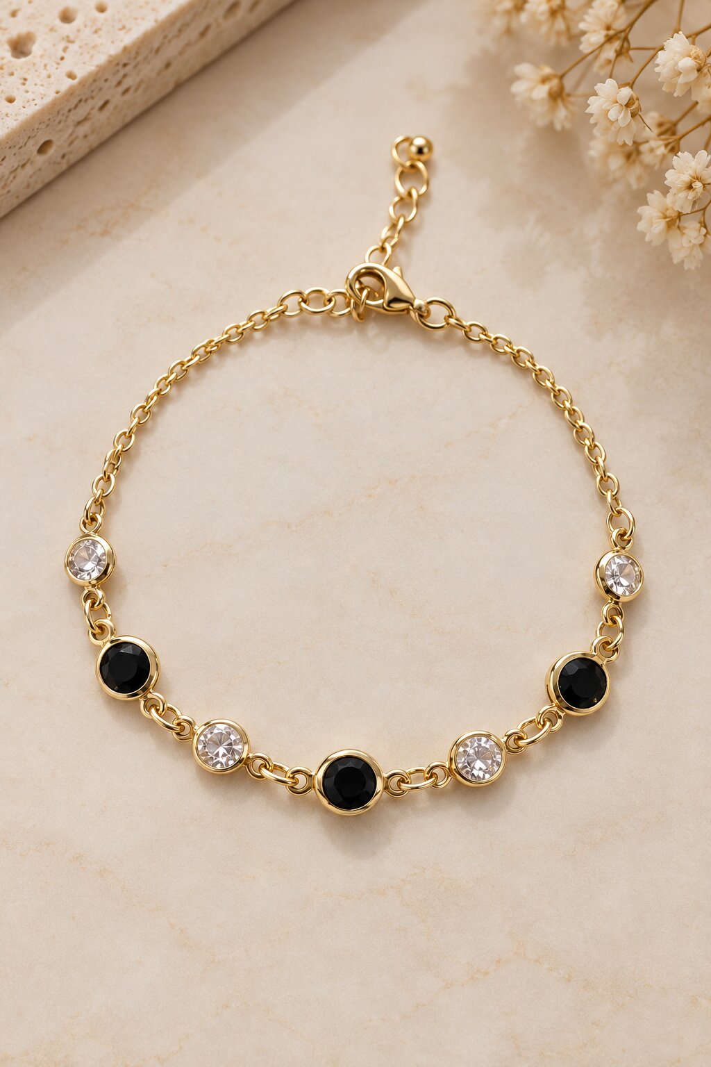 Pulseira Banhada a Ouro 18k com Pedras Pretas e Cristais